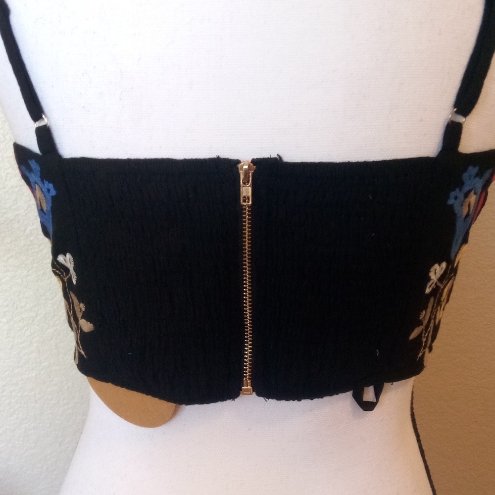 NWT Embroidered Crop Tank Top - Picture 6 of 7